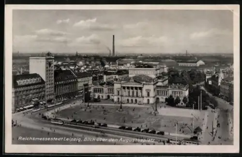AK Leipzig, Vogelschau auf den Augustusplatz mit Strassenbahnen
