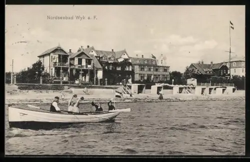 AK Wyk a. F., Strandpartie mit Strandkörben und Ruderboot