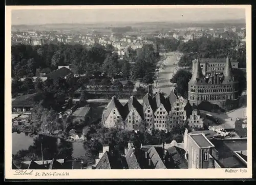AK Lübeck, Fernsicht von der St. Petri-Kirche mit dem Holstentor