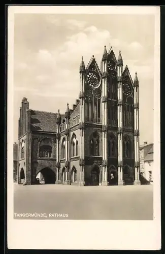 AK Tangermünde, Rathaus, Totalansicht