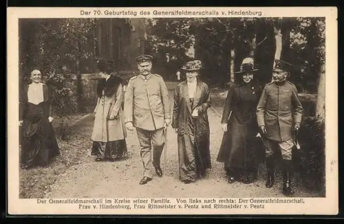 AK Paul von Hindenburg, der Generalfeldmarschall im Kreise seiner Familie mit Rittmeister Christian von Pentz