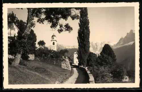 AK Soglio, Kirchenansicht mit Bondascagruppe
