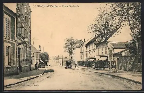 AK St-Cyr-l`École, Route Nationale avec bâtiments et arbres?és
