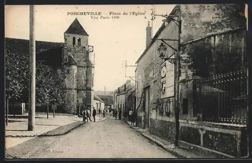 AK Porcheville, Place de l`Église avec vue sur l`église et passants