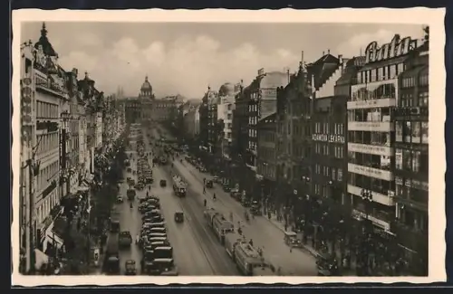 AK Prag, Wenzelsplatz mit Strassenbahn aus der Vogelschau