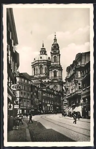 AK Prag / Praha, Nikolauskirche mit Strassenpartie