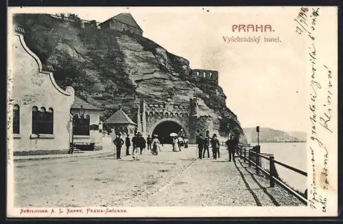 AK Prag / Praha, Vysehradsky tunel mit Passanten