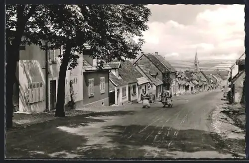 AK Kirchheimbolanden, Blick in die Breitstrasse mit Fussgängern