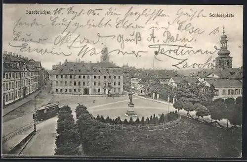AK Saarbrücken, Schlossplatz mit Denkmal und Strassenbahn