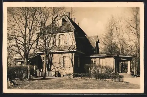 AK Teupitz /Königs Wusterhausen, Erholungsheim der Humboldt-Universität mit Grünanlage