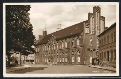 AK Parchim, Strassenpartie mit Rathaus