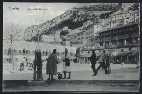 AK Gibraltar, Casemates Barracks, Anwohner auf dem Platz