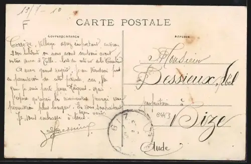 AK Corrèze, Rue de la Poste avec café et maisons bordées d`arbres