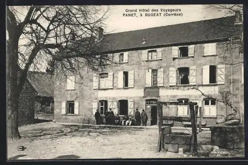 AK Bugeat /Corrèze, Grand Hôtel des Voyageurs Panet avec des personnes devant l`entrée
