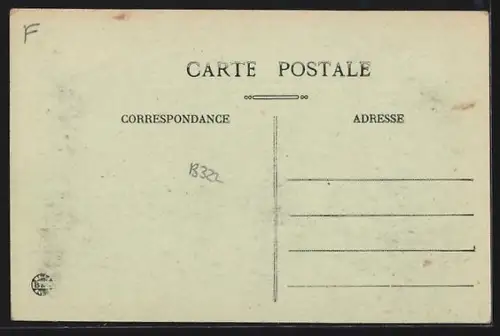 AK Argentat /Corrèze, Route Nationale et Café Pitouil en ville animée