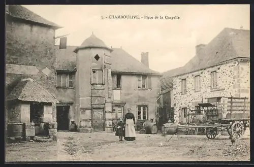 AK Chamboulive, Place de la Chapelle avec bâtiments historiques et charrette ancienne