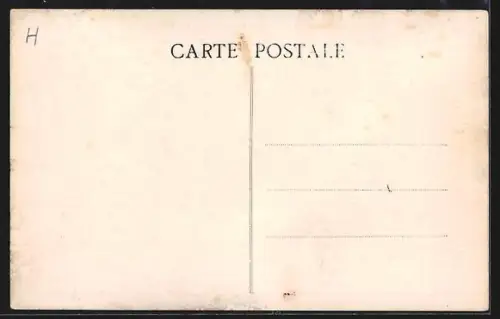 AK St-Yrieix-le-Déjalat, Route de Treignac avec des passants devant des maisons en pierre