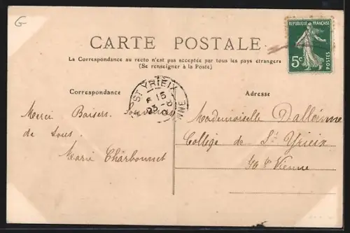 AK Veyrac, La Mairie avec habitants devant l`entrée