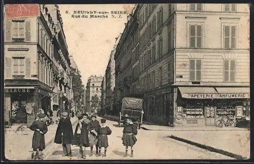 AK Neuilly-sur-Seine, Rue du Marché avec enfants traversant la rue