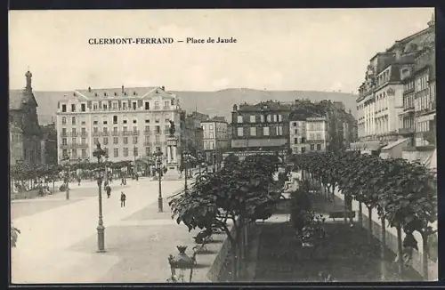 AK Clermont-Ferrand, Place de Jaude avec perspective sur les bâtiments et espaces verts