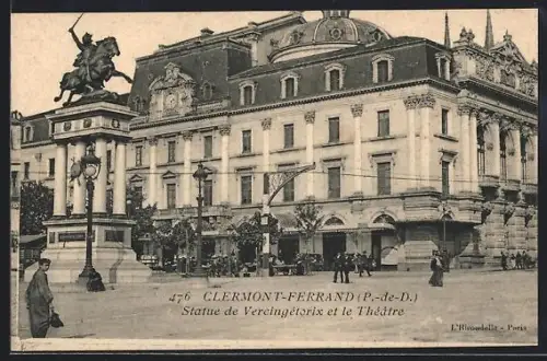 AK Clermont-Ferrand /P.-de-D., Statue de Vercingétorix et le Théâtre