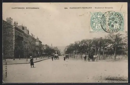 AK Clermont-Ferrand /Auvergne, Boulevard Gergovia avec piétons et voitures à cheval