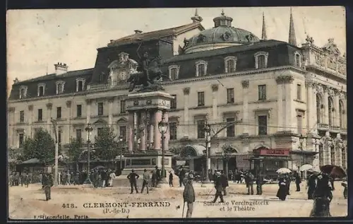 AK Clermont-Ferrand /P.-de-D., Statue de Vercingétorix et le Théâtre