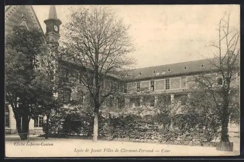 AK Clermont-Ferrand, Lycée de Jeunes Filles, Cour