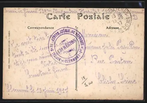 AK Clermont-Ferrand, La Place de Jaude avec statue et bâtiments historiques en arrière-plan