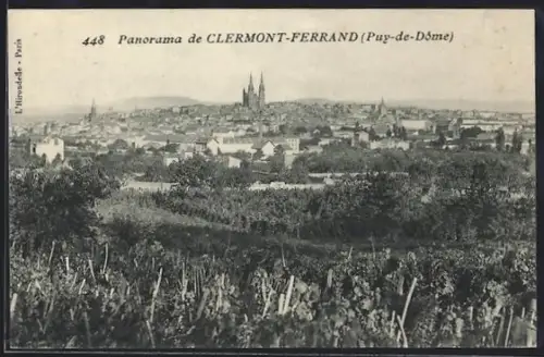 AK Clermont-Ferrand /Puy-de-Dôme, Panorama de la ville avec cathédrale en arrière-plan