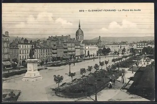 AK Clermont-Ferrand, La Place de Jaude avec statue et bâtiments historiques