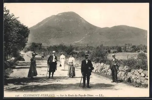 AK Clermont-Ferrand, Sur la Route du Puy-de-Dôme