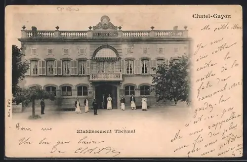 AK Châtel-Guyon, Établissement Thermal avec personnel devant l`entrée