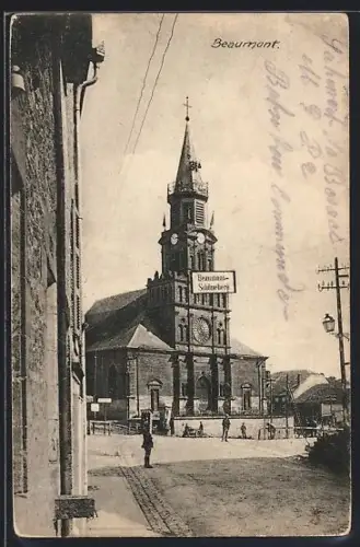 AK Beaumont, Église avec horloge monumentale et rue animée