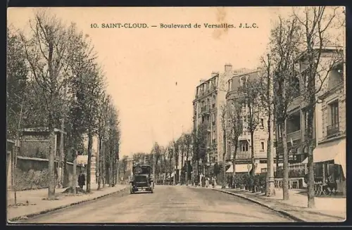 AK Saint-Cloud, Boulevard de Versailles avec voitures anciennes