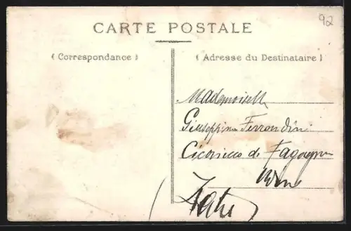 AK Neuilly-sur-Seine, Avenue de Madrid avec passants et immeubles élégants