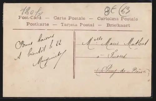 AK Aigueperse, Un tendre souvenir avec fleurs et femme élégante