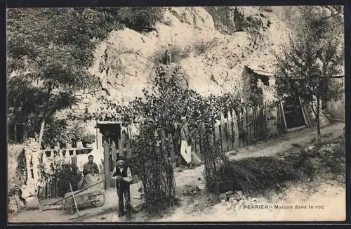 AK Perrier, Maison dans le roc