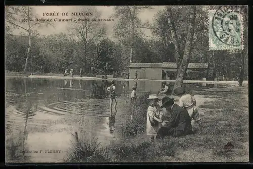 AK Meudon, Bois de Clamart, Promenade au bord de l`étang dans la forêt