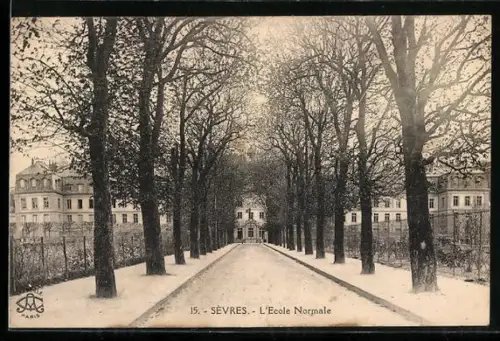 AK Sèvres, L`Ecole Normale et l`allée bordée d`arbres
