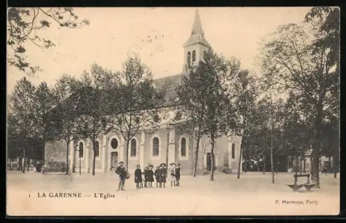 AK La Garenne, L`Église avec des enfants devant