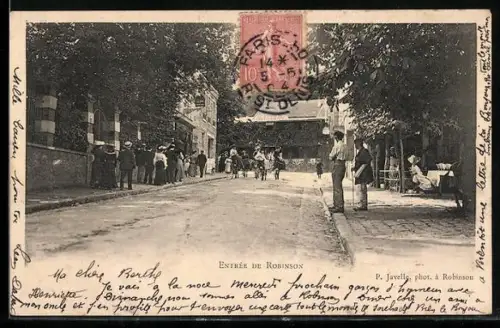 AK Robinson, Entrée de Robinson avec passants et cyclistes sur la route animée