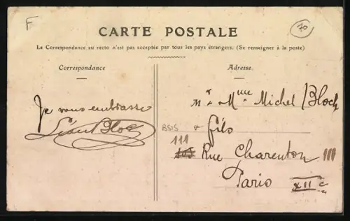 AK Vauvillers, La Grande-Rue animée avec passants et bâtiments historiques