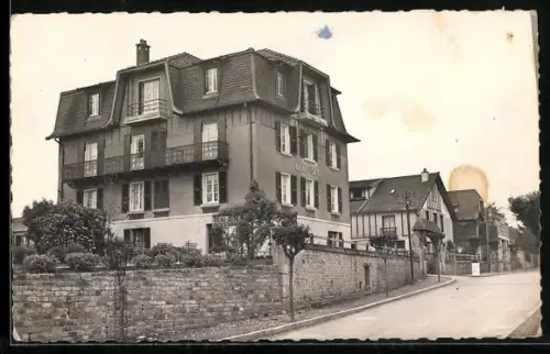 AK Luxeuil-les-Bains /Haute-Saône, Hôtel Beau Site et rue adjacente