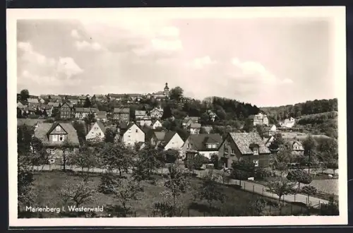 AK Marienberg i. Westerwald, Ortspanorama mit Strasse