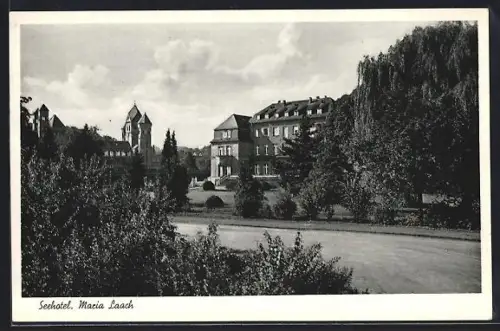 AK Niedermendig /Rhld., Seehotel Maria Laach Geschw. Reuther, Ansicht mit See aus der Vogelschau