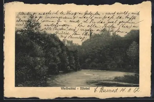 AK Altwied /Wiedbachtal, Ortspanorama mit Burg vom Wasser aus