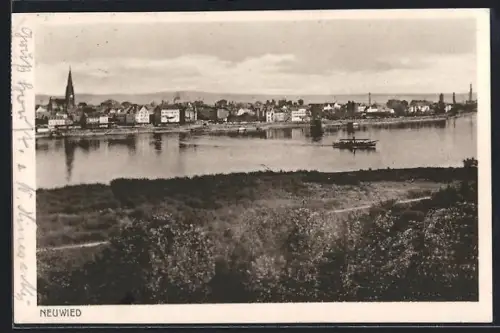 AK Neuwied, Flusspartie mit Ortspanorama