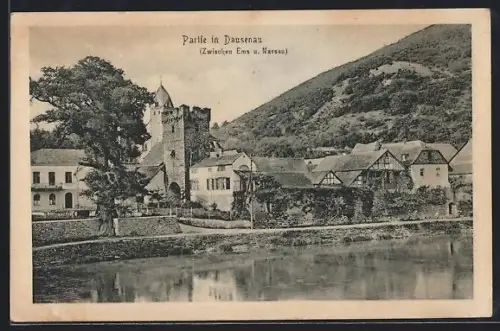 AK Dausenau, Ortspartie vom Wasser, mit Wehrturm u. Kirche