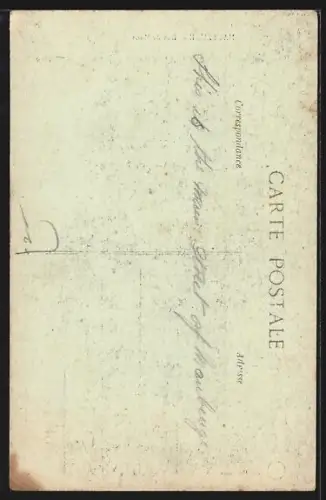 AK Maubeuge, Rue de Mons animée avec passants et commerces